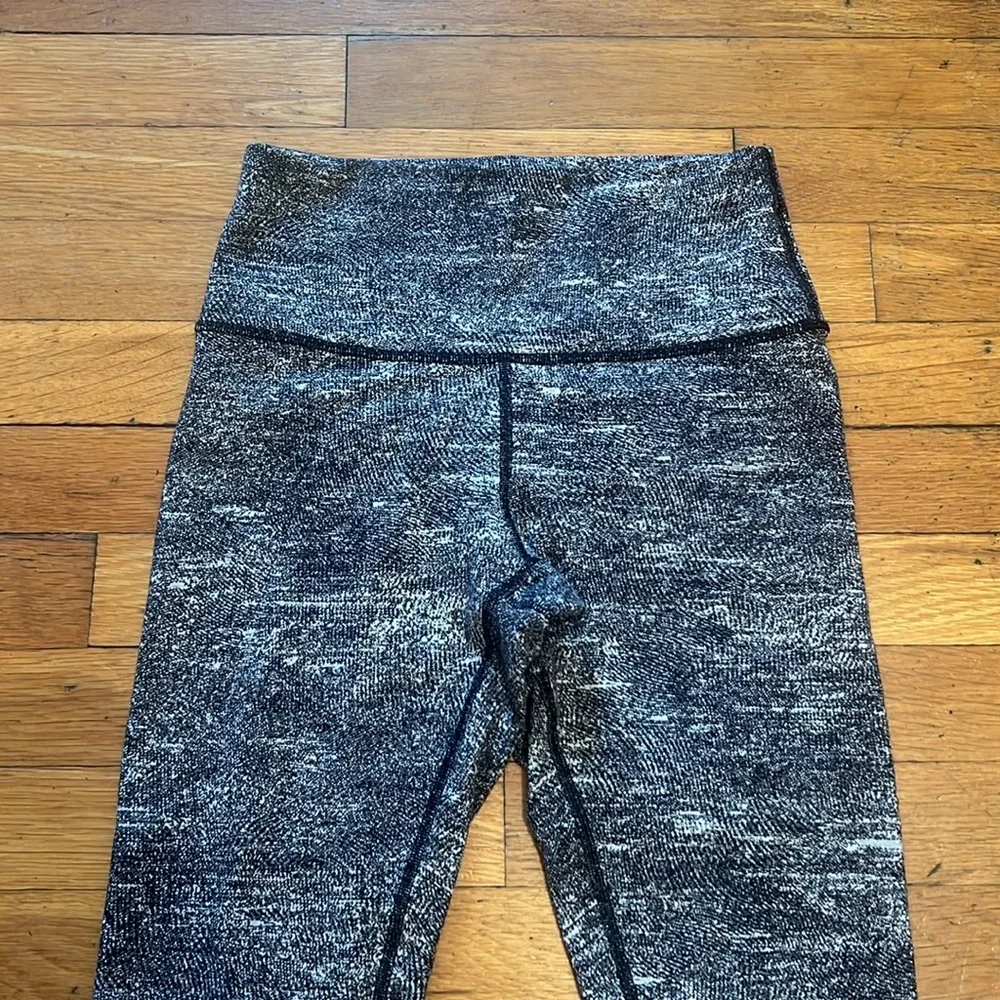 Lululemon Wunder Under High-Rise Crop Tights in Rush Jacquard, size 6 - Picture 5 of 14